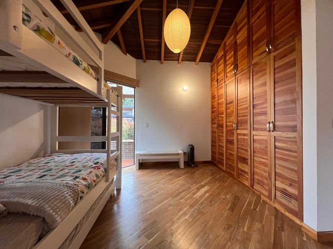 Casa de 4 alcobas en venta en Escobero, Envigado, 1001 m² · foto 13 de 18