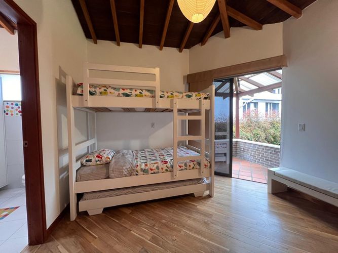 Casa de 4 alcobas en venta en Escobero, Envigado, 1001 m² · foto 14 de 18