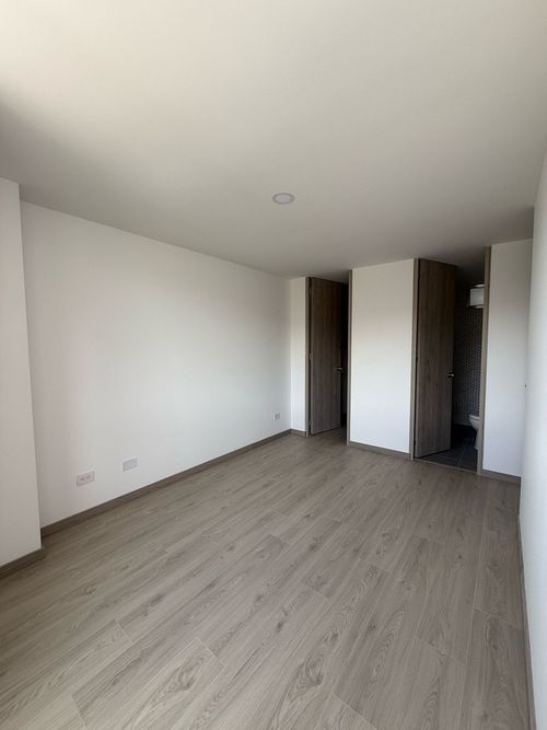 Apartamento en venta en Zona Industrial No. 1, Itagüí · foto 10 de 22