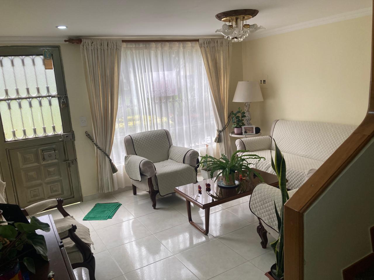 Casa en venta en Villas De Granada, Bogotá · foto 2 de 18