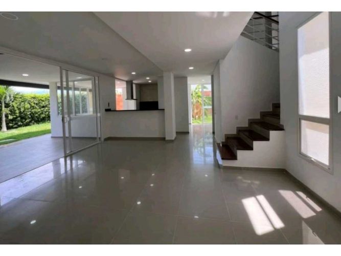Casa de 4 alcobas en venta en El Castillo, Jamundí, 150 m² · foto 2 de 24