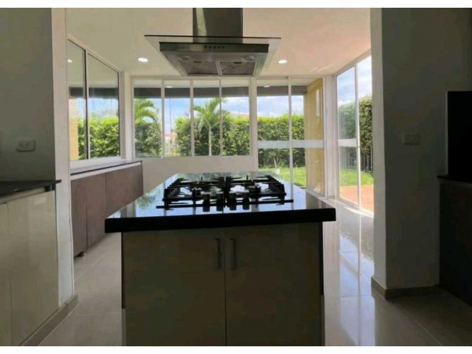 Casa de 4 alcobas en venta en El Castillo, Jamundí, 150 m² · foto 3 de 24
