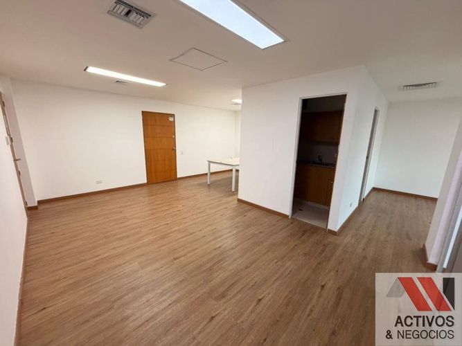 Oficina en arriendo en Los Balsos, Medellín, 60 m² · foto 3 de 13