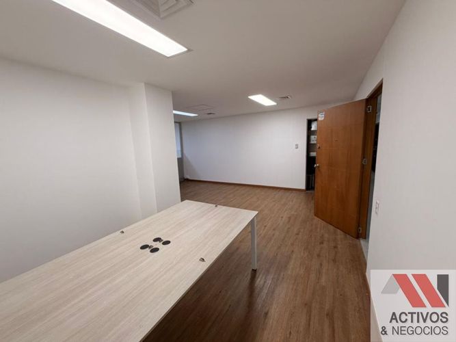 Oficina en arriendo en Los Balsos, Medellín, 60 m² · foto 9 de 13