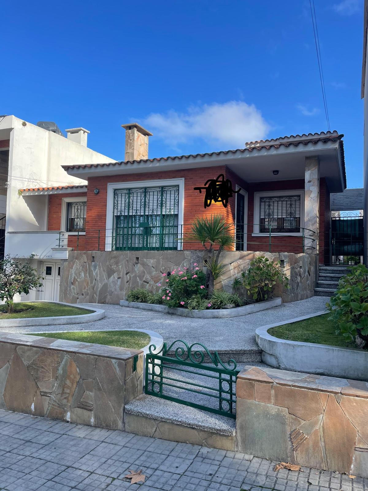 VENTA CASA MALVIN 3 DORM.