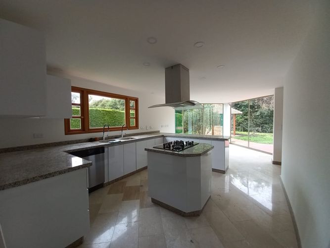 Casa de 4 alcobas en arriendo en Hatogrande, Sopó, 390 m² · foto 6 de 21