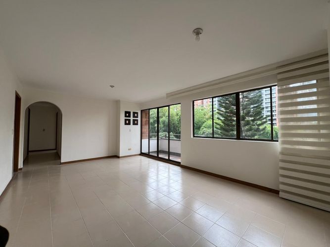 Apartamento de 3 alcobas en arriendo en El Diamante No. 2, Medellín, 103 m² · foto 2 de 19