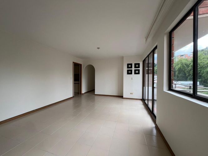 Apartamento de 3 alcobas en arriendo en El Diamante No. 2, Medellín, 103 m² · foto 3 de 19
