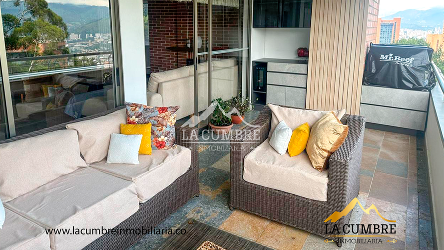 Apartamento de 3 alcobas en arriendo en La Calera, Medellín, 314 m² · foto 3 de 6