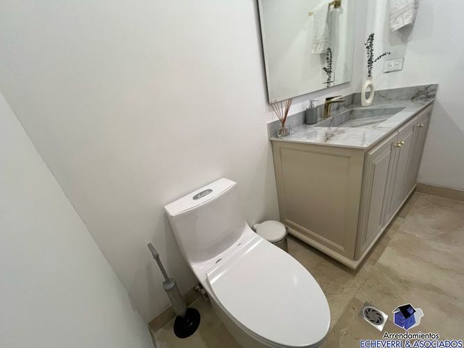 Apartamento de 3 alcobas en venta en La Frontera, Medellín, 300 m² · foto 13 de 19