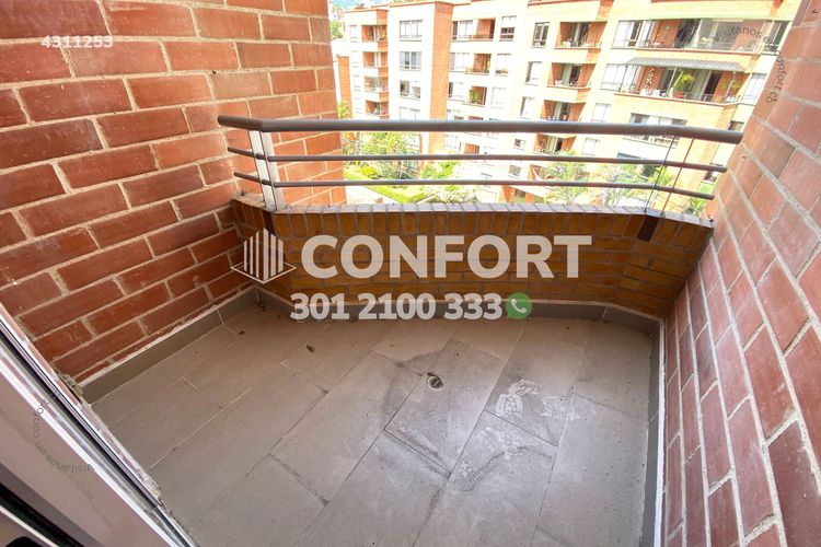Apartamento de 3 alcobas en arriendo en Laureles, Medellín, 160 m² · foto 3 de 24