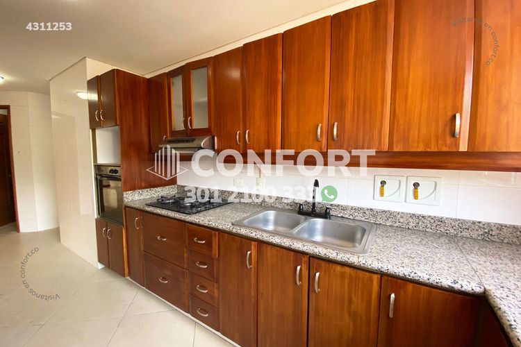 Apartamento de 3 alcobas en arriendo en Laureles, Medellín, 160 m² · foto 23 de 24