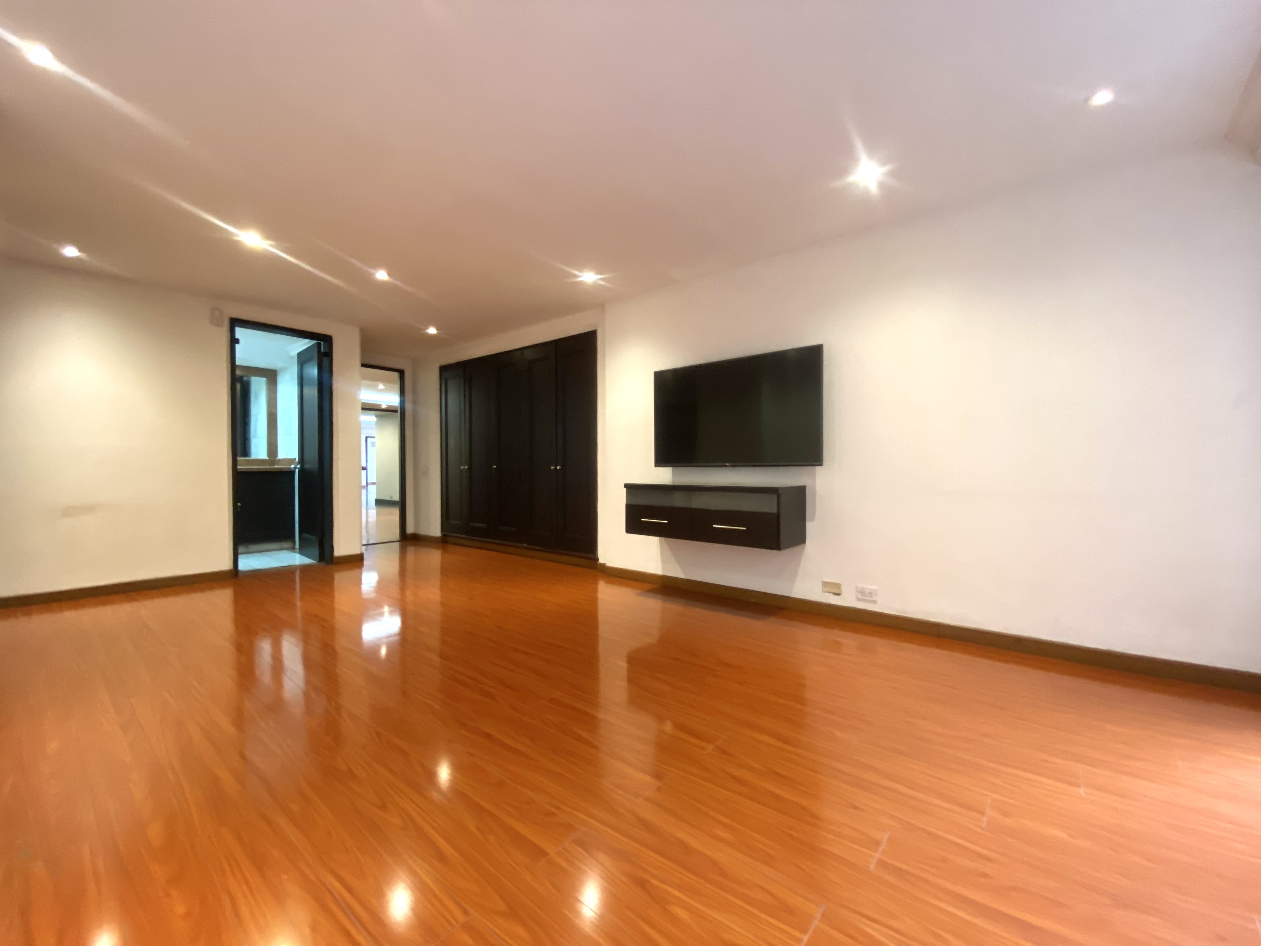 Apartamento en venta en El Refugio, Bogotá · foto 3 de 24