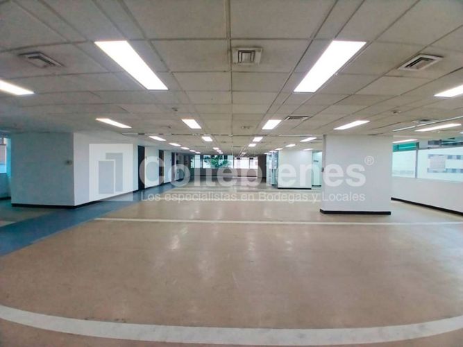 Oficina en arriendo en El Poblado, Medellín, 505 m² · foto 3 de 9