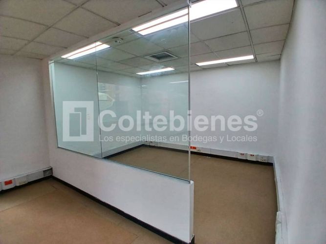 Oficina en arriendo en El Poblado, Medellín, 505 m² · foto 5 de 9