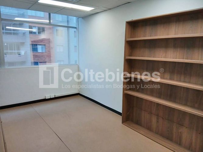 Oficina en arriendo en El Poblado, Medellín, 505 m² · foto 7 de 9
