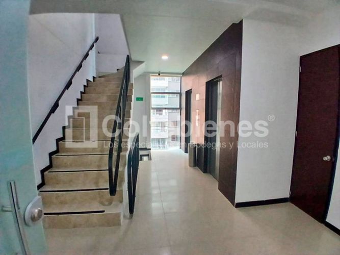Oficina en arriendo en El Poblado, Medellín, 505 m² · foto 8 de 9