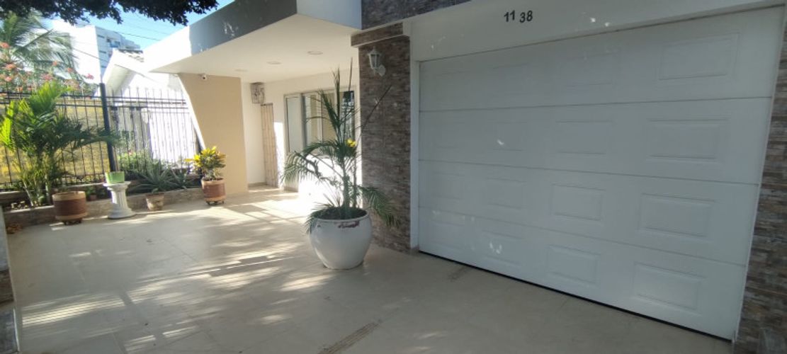 Casa de 3 alcobas en venta en Riascos, Santa Marta, 263 m² · foto 2 de 24