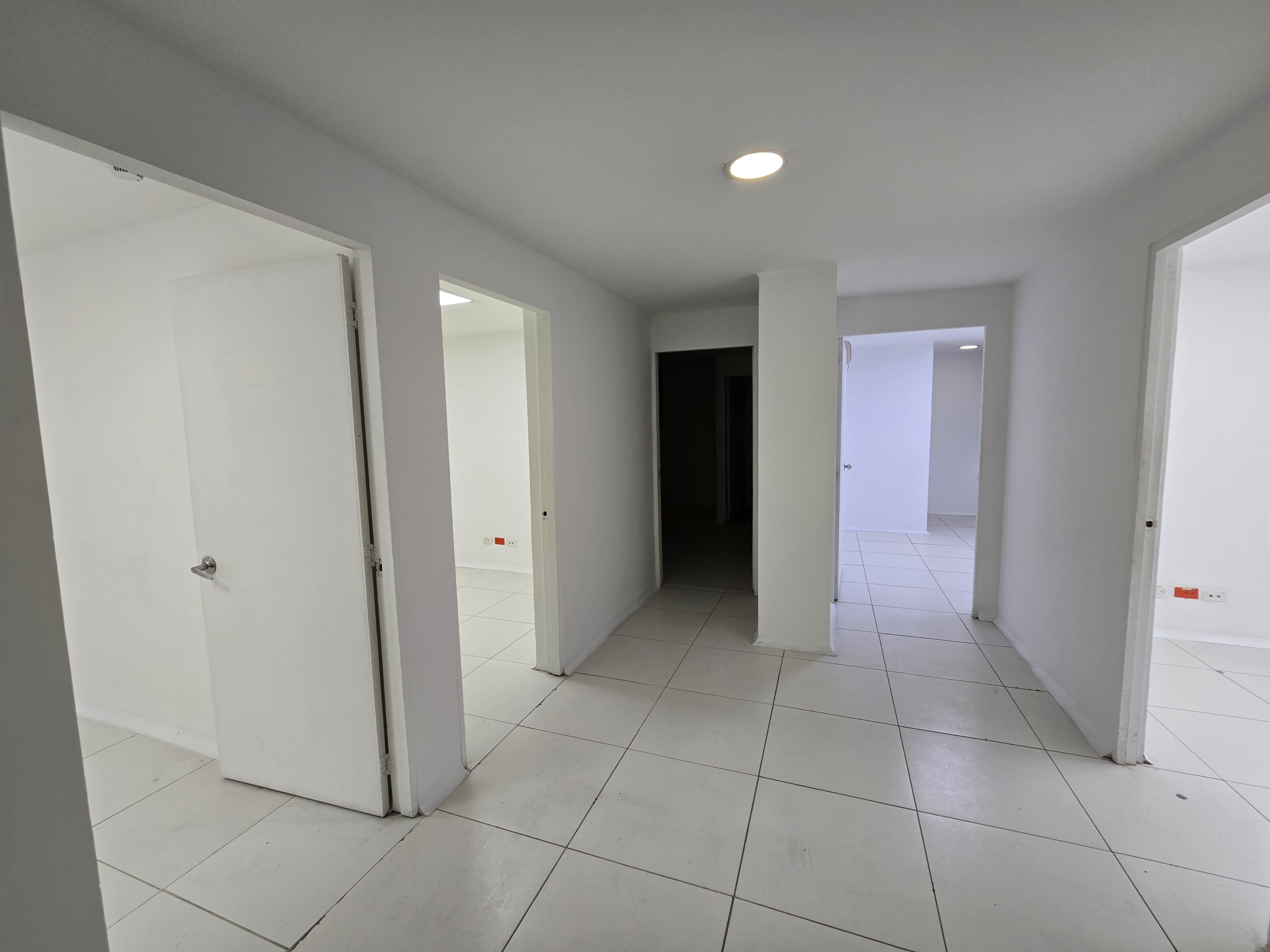Building in Laureles (1605 m²) for Sale - 4