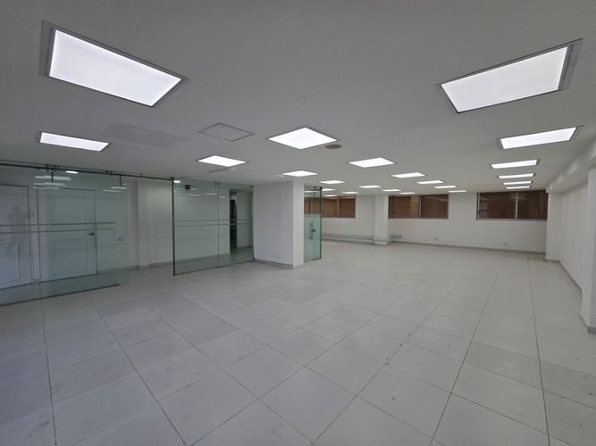 Edificio en venta en Laureles, Medellín, 1605 m² · foto 8 de 24