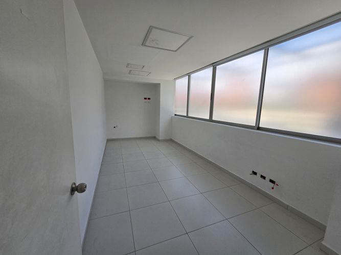Edificio en venta en Laureles, Medellín, 1605 m² · foto 13 de 24