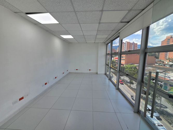 Edificio en venta en Laureles, Medellín, 1605 m² · foto 15 de 24