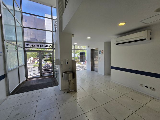 Edificio en venta en Laureles, Medellín, 1605 m² · foto 16 de 24