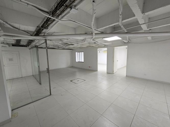 Edificio en venta en Laureles, Medellín, 1605 m² · foto 17 de 24
