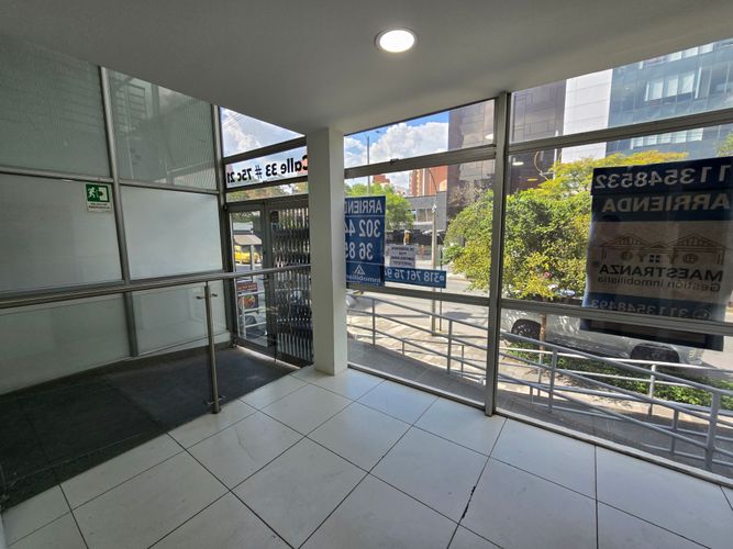 Edificio en venta en Laureles, Medellín, 1605 m² · foto 18 de 24