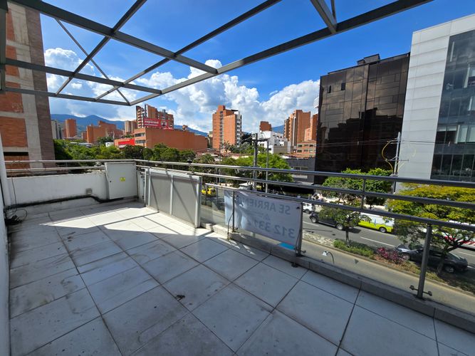 Edificio en venta en Laureles, Medellín, 1605 m² · foto 19 de 24