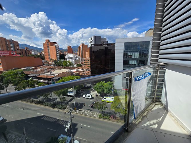 Edificio en venta en Laureles, Medellín, 1605 m² · foto 20 de 24