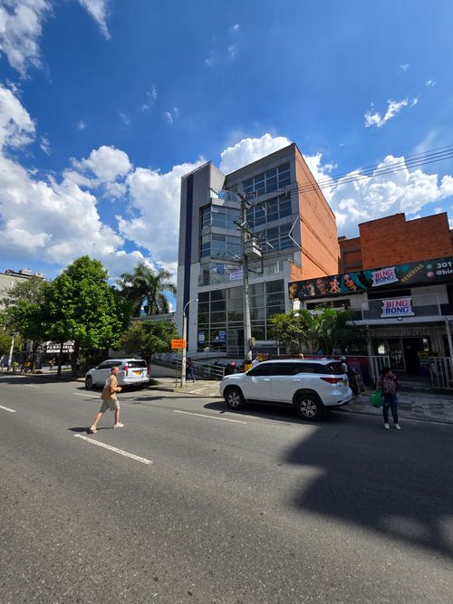 Edificio en venta en Laureles, Medellín, 1605 m² · foto 21 de 24