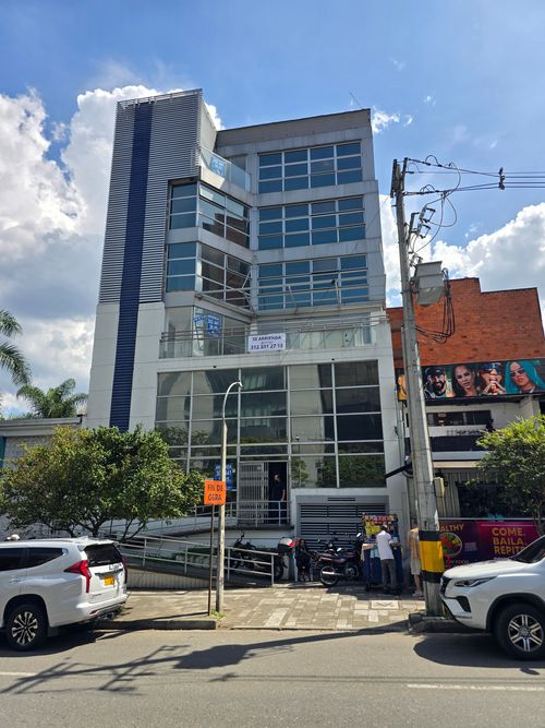 Edificio en venta en Laureles, Medellín, 1605 m² · foto 22 de 24
