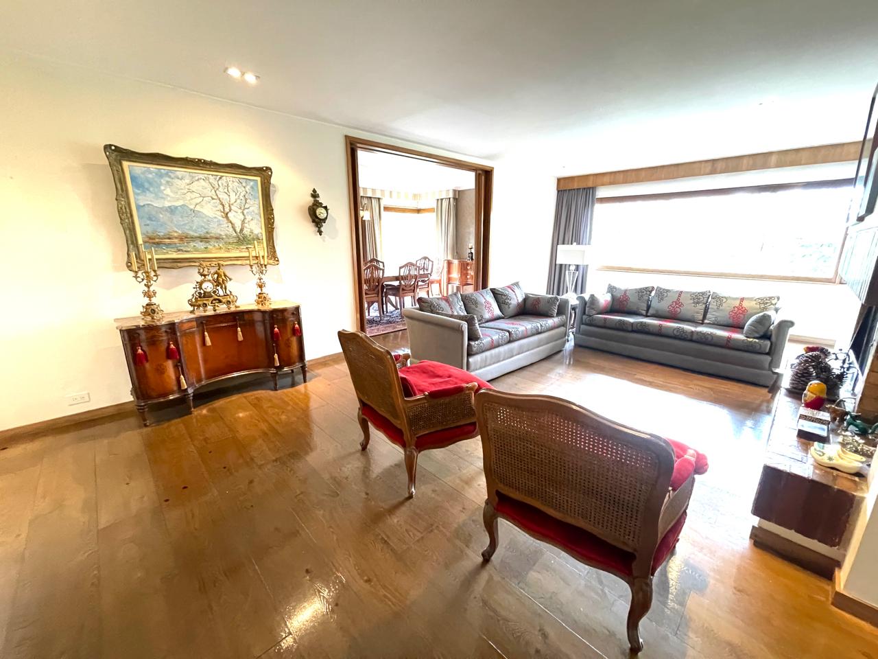 Apartamento en venta en Los Rosales, Bogotá · foto 2 de 16