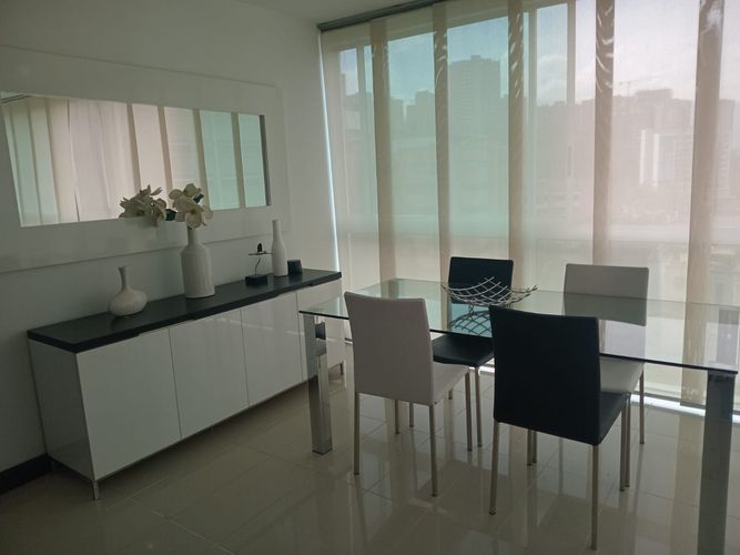 Apartamento de 2 alcobas en arriendo en El Poblado, Medellín, 78 m² · foto 5 de 16