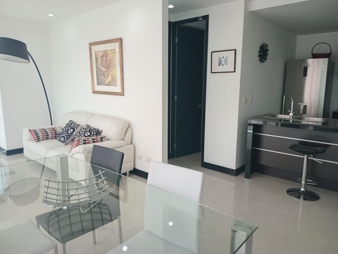 Apartamento de 2 alcobas en arriendo en El Poblado, Medellín, 78 m² · foto 2 de 16