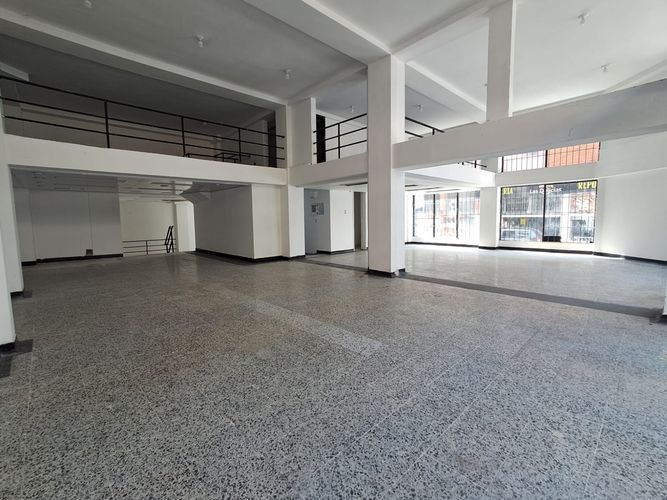 Local en arriendo en Sector Plaza De Bolivar, Pereira, 400 m² · foto 3 de 10