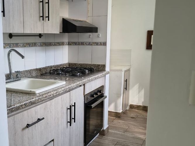 Apartamento de 2 alcobas en arriendo en El Poblado, Medellín, 75 m² · foto 3 de 7