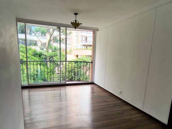 Apartamento de 2 alcobas en arriendo en El Poblado, Medellín, 75 m² · foto 2 de 7