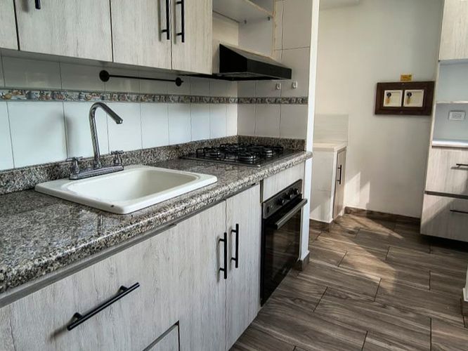 Apartamento de 2 alcobas en arriendo en El Poblado, Medellín, 75 m² · foto 4 de 7
