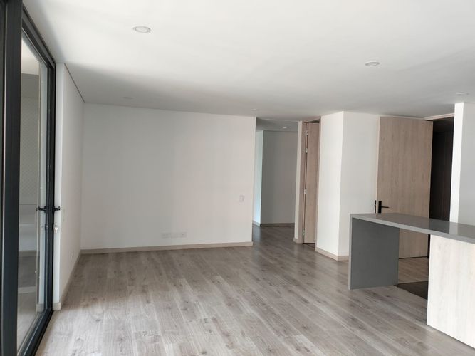 Apartamento de 2 alcobas en venta en El Poblado, Medellín, 108 m² · foto 5 de 17