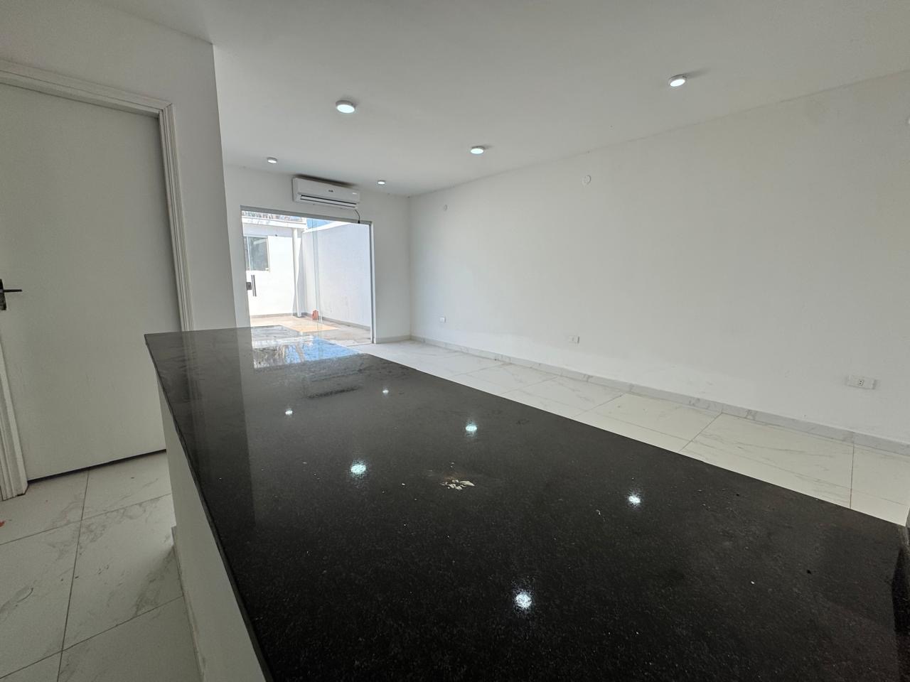 Alquilo duplex en Luque, Zona Rakiura Barrio Loma Merlo — foto 3