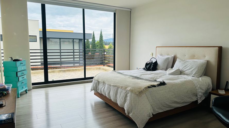 Casa de 4 alcobas en arriendo en Pueblo Viejo, Cota, 309 m² · foto 5 de 15