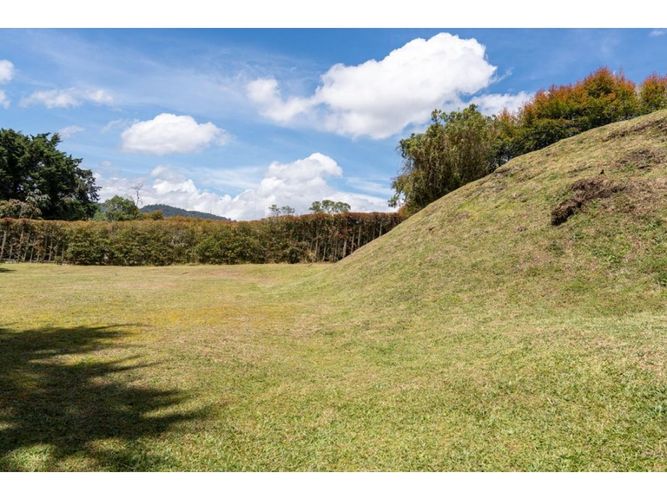 Lote en venta en Las Palmas, Envigado, 2063 m² · foto 4 de 21