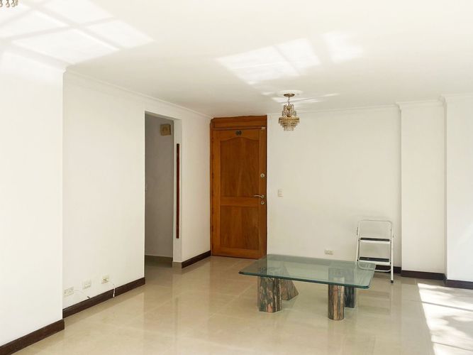 Apartamento de 3 alcobas en arriendo en Patio Bonito, Medellín, 86 m² · foto 3 de 18