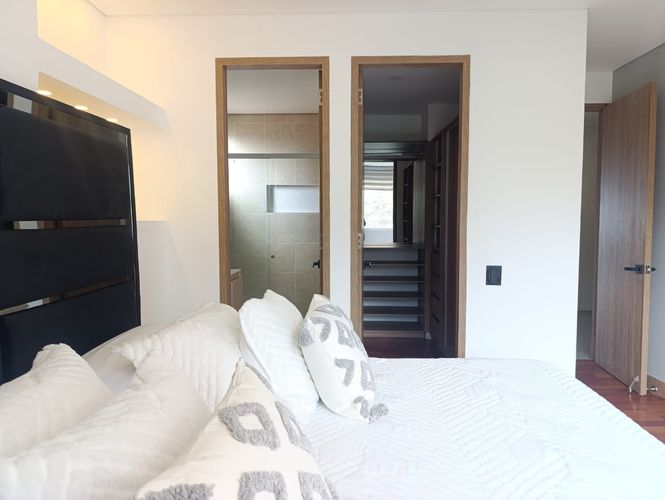 Apartamento de 4 alcobas en arriendo en El Poblado, Medellín, 220 m² · foto 13 de 18