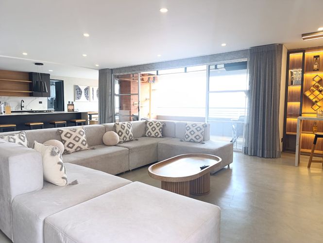 Apartamento de 4 alcobas en arriendo en El Poblado, Medellín, 220 m² · foto 2 de 18