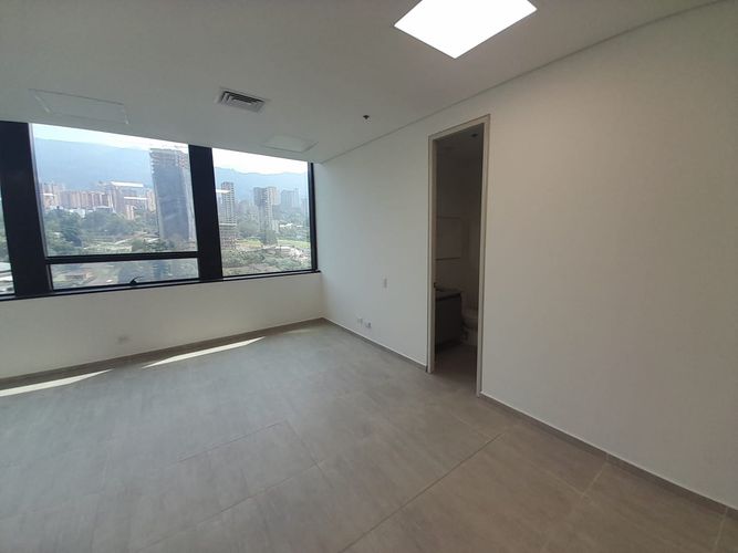 Oficina en arriendo en El Poblado, Medellín, 63 m² · foto 6 de 14