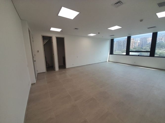 Oficina en arriendo en El Poblado, Medellín, 63 m² · foto 5 de 14