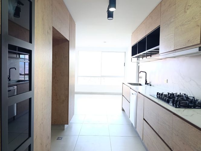 Apartamento de 3 alcobas en arriendo en El Poblado, Medellín, 220 m² · foto 6 de 18